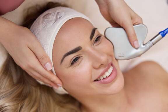 Gesichtskontur und Festigkeit bei Inanna Wellness Berlin