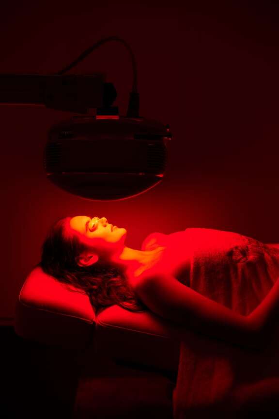 Dermalux® Tri-Wave MD LED-Lichttherapie bei Inanna Wellness Berlin